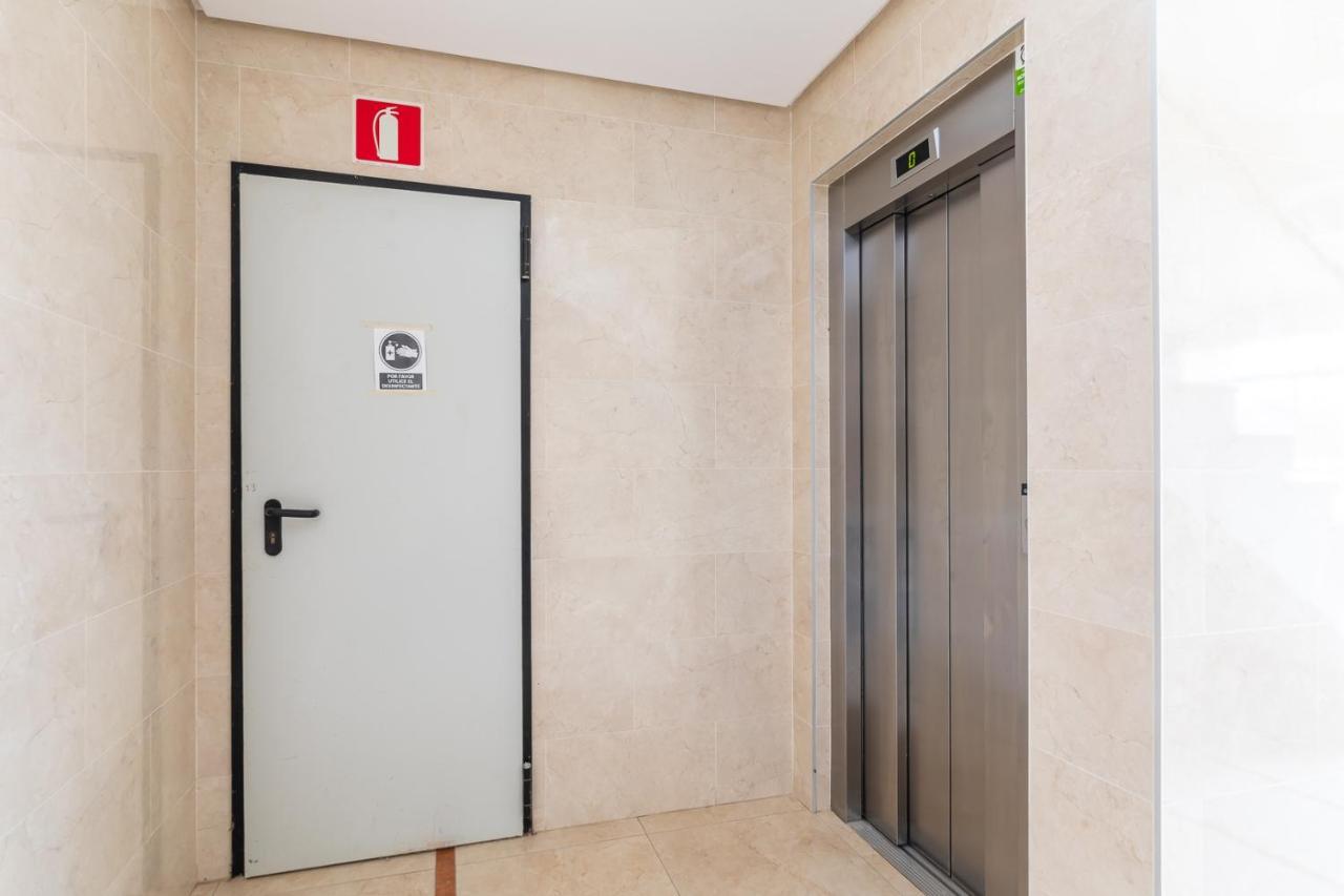 Isola Beachside Apartment Valencia Eksteriør billede