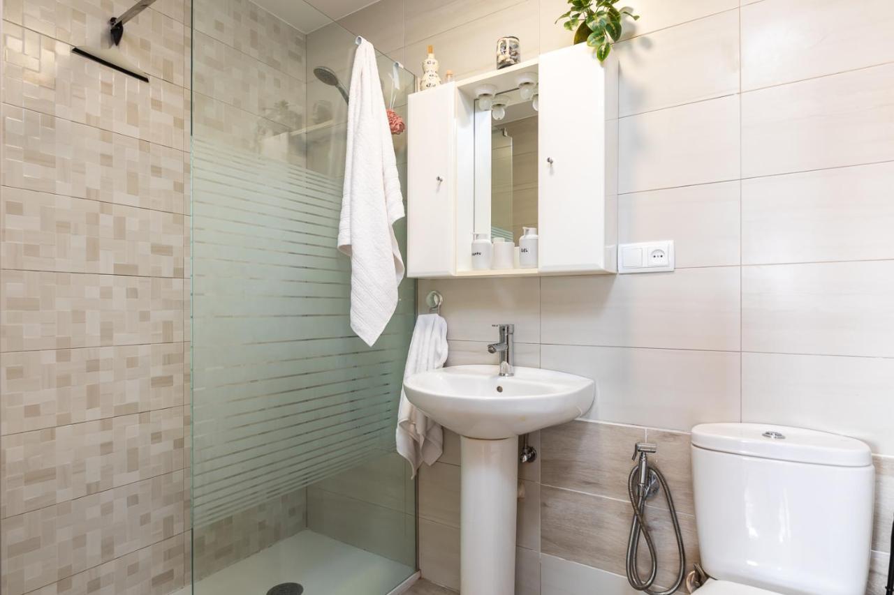 Isola Beachside Apartment Valencia Eksteriør billede