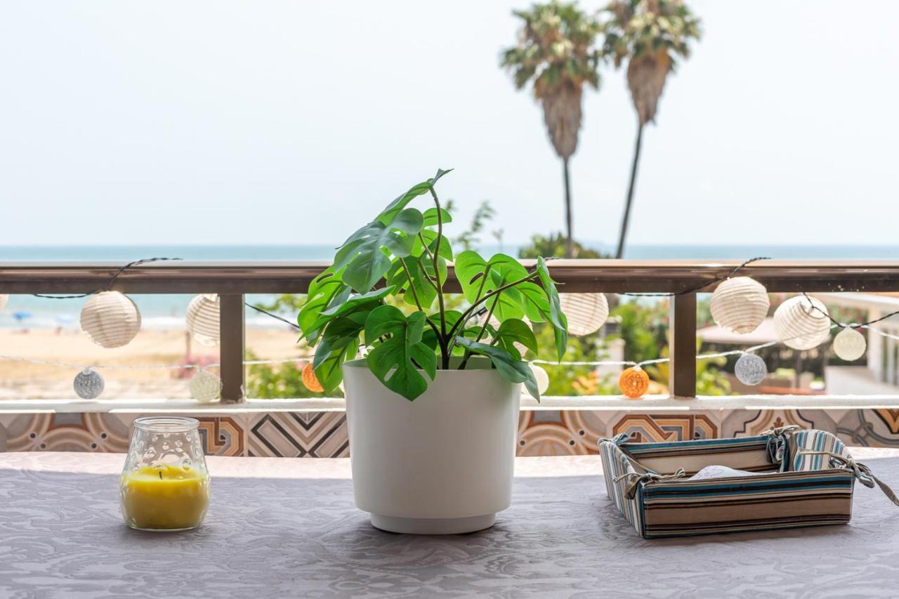 Isola Beachside Apartment Valencia Eksteriør billede